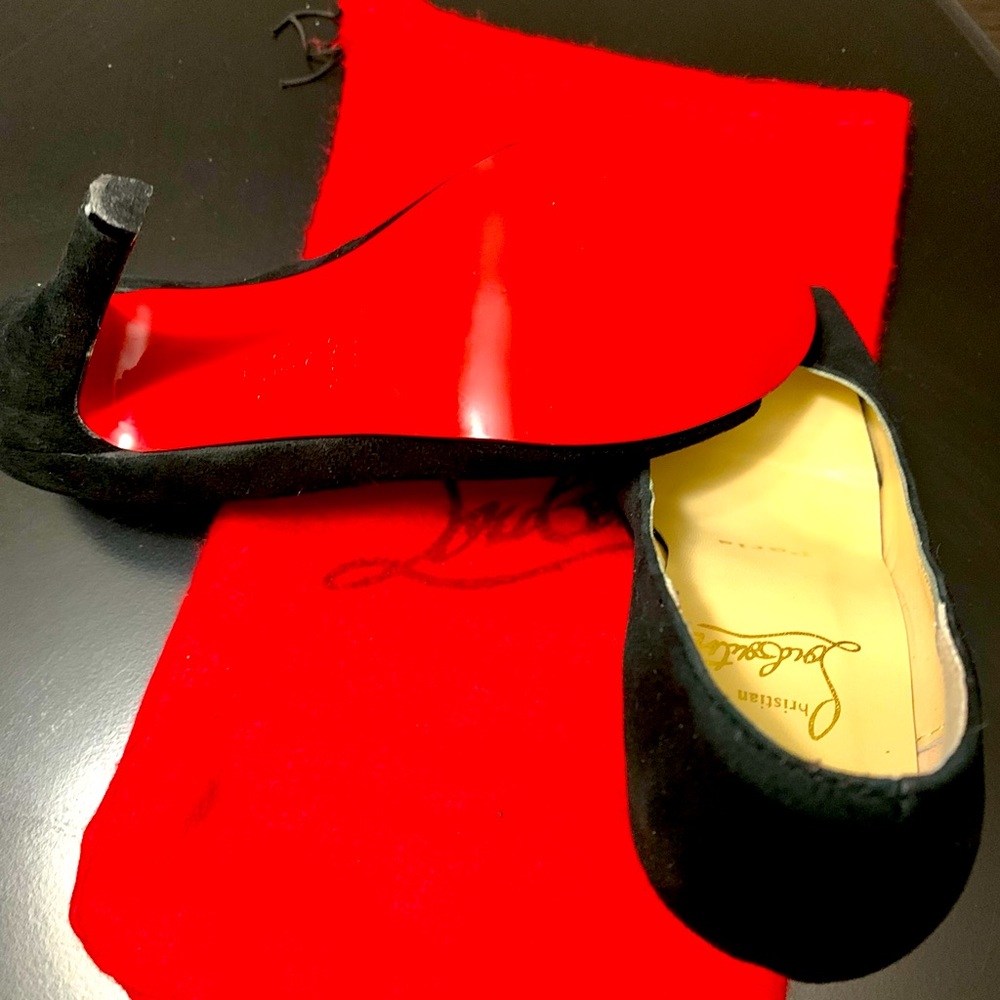 Christian Louboutin‘s Prive peep black suede 37